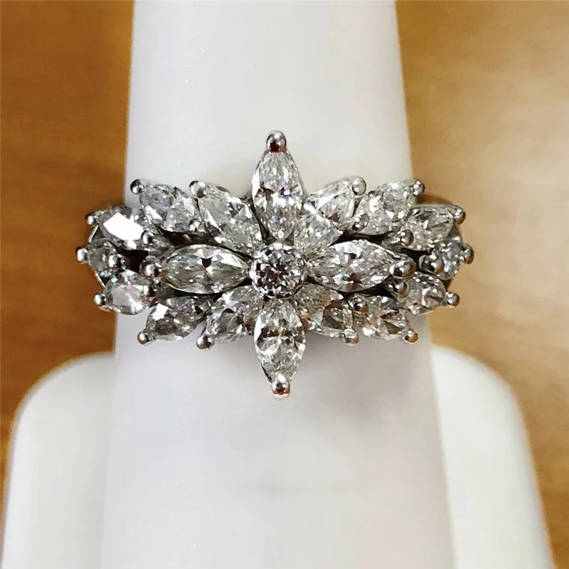 Huitan Flower Women's Ring – Cubic Zirconia Fashion Jewelry