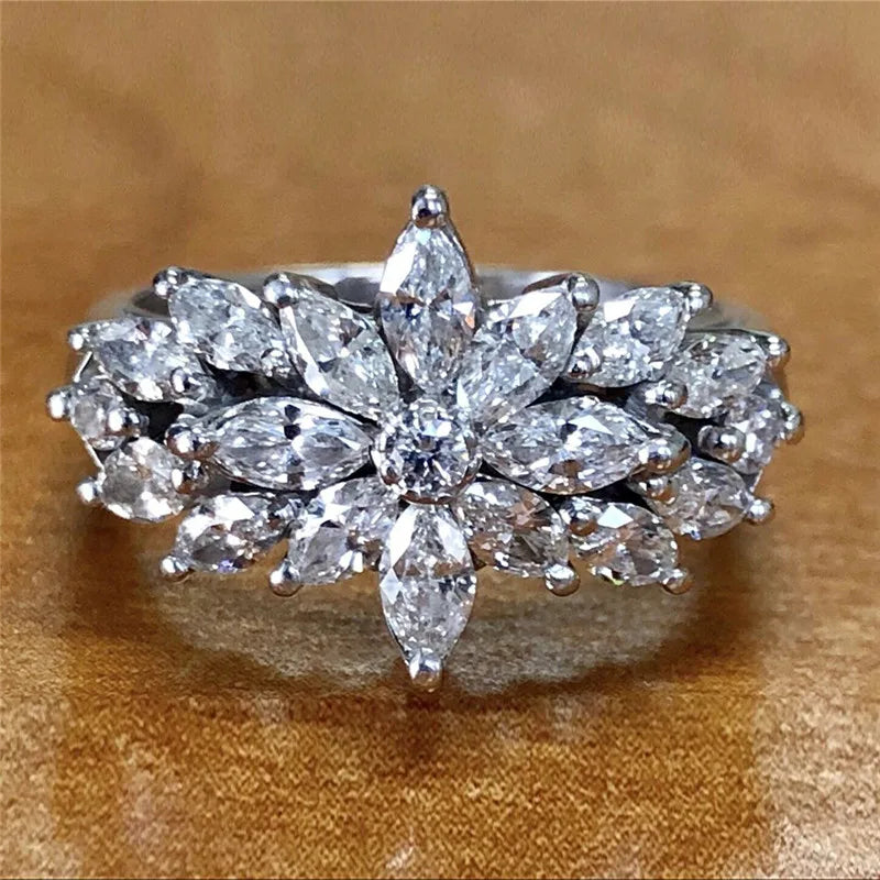Huitan Flower Women's Ring – Cubic Zirconia Fashion Jewelry