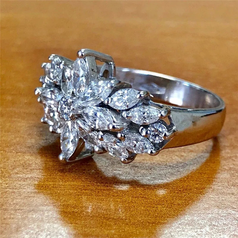 Huitan Flower Women's Ring – Cubic Zirconia Fashion Jewelry
