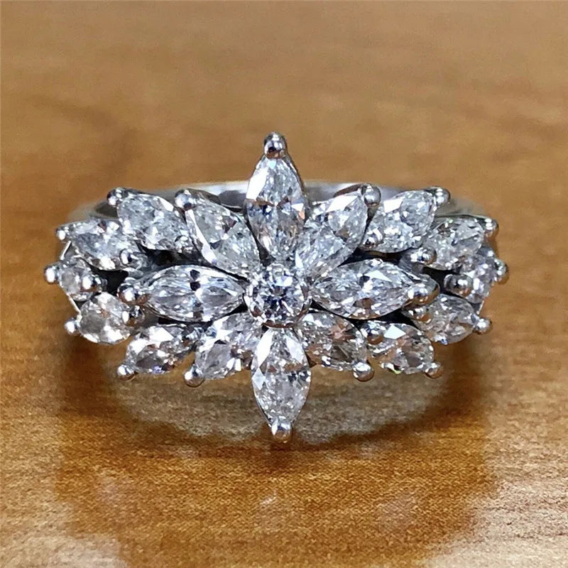 Huitan Flower Women's Ring – Cubic Zirconia Fashion Jewelry