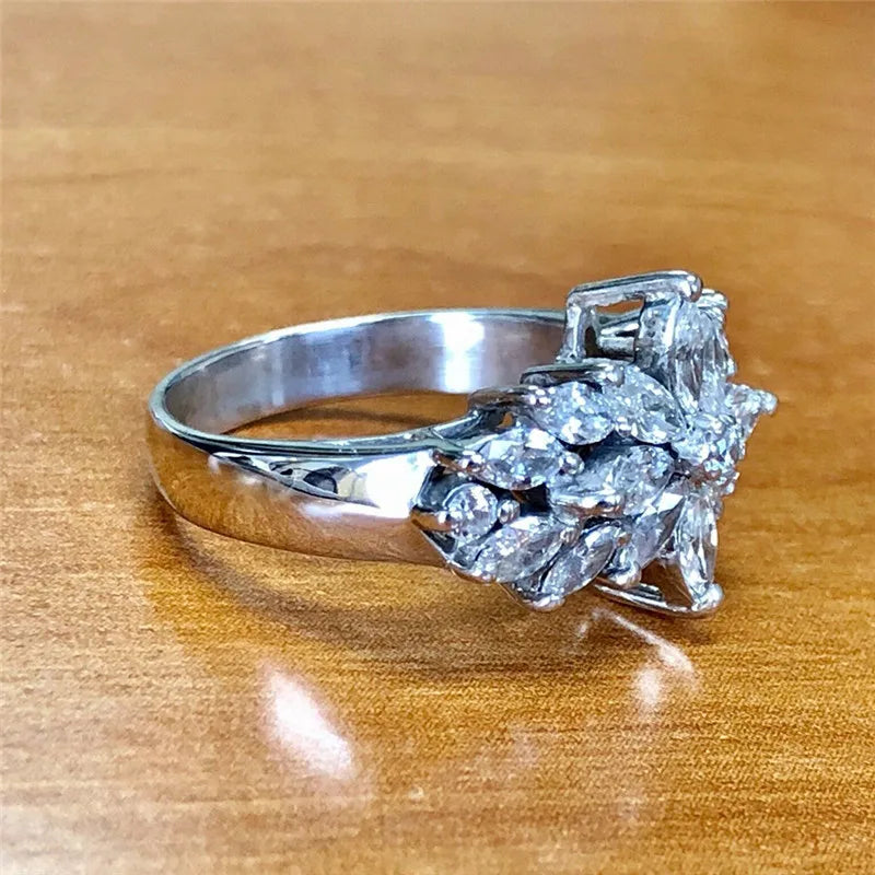 Huitan Flower Women's Ring – Cubic Zirconia Fashion Jewelry