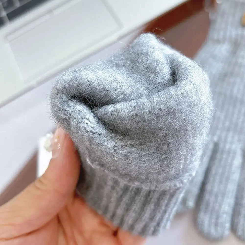 Fleece-Lined Windproof Winter Gloves – Warm & Anti-Slip