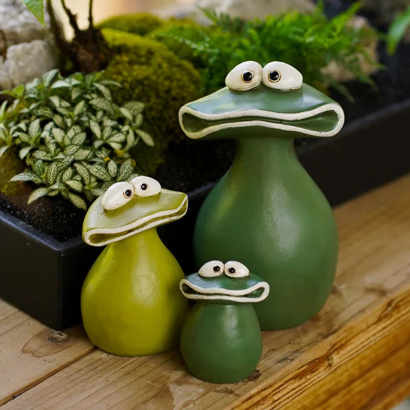 Kawaii Big Mouth Resin Frog Figurine | Garden & Desk Decor