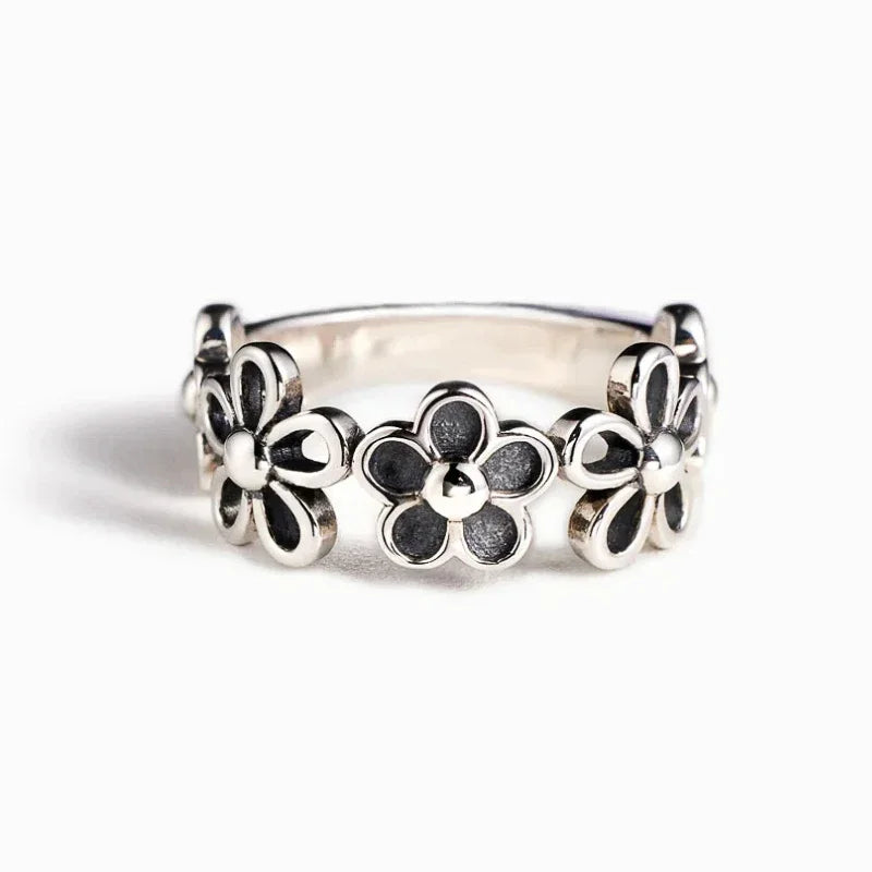 Huitan Vintage Flower Ring – Dainty Fashion Ring for Women