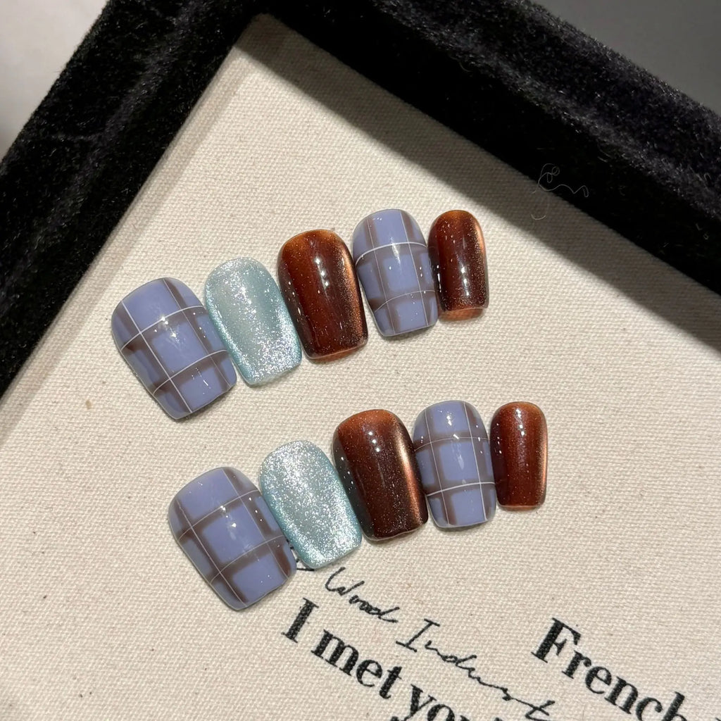 Retro Grid Glossy Press On Nails – Short Square Y2K Tips