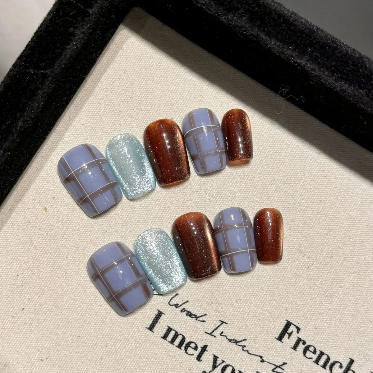 Retro Grid Glossy Press On Nails – Short Square Y2K Tips
