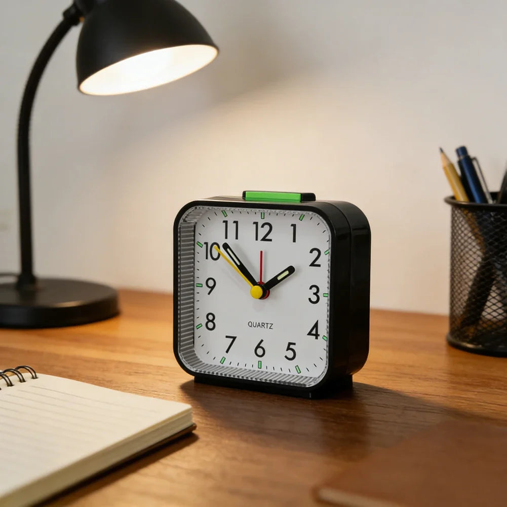Silent Analogue Bedside Alarm Clock – Glow, Snooze & Travel