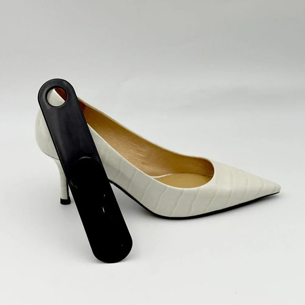 Plastic Shoe Horn – Flexible Spoon-Shape Shoe Lifter