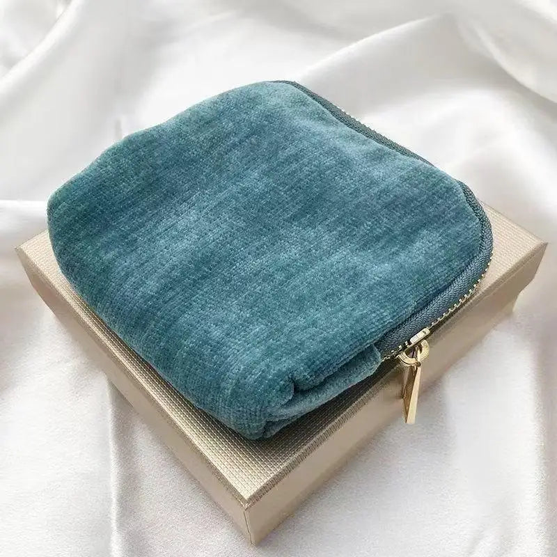 Soft Velvet Jewelry Pouch – 4-Slot Tassel Zipper Travel Bag