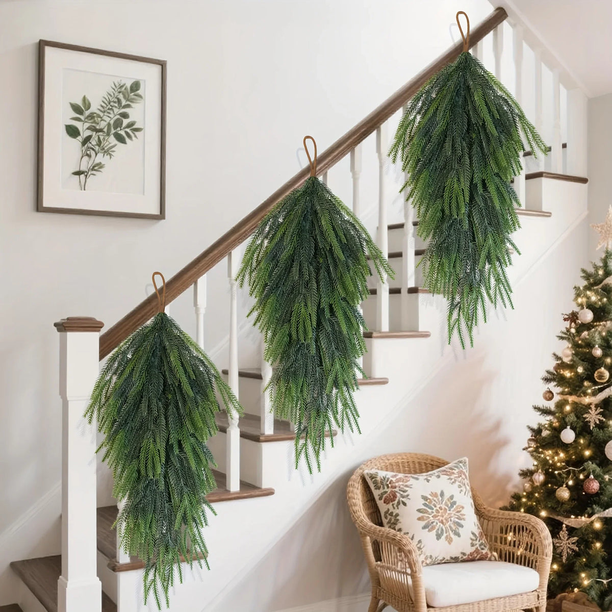 Artificial Pine Teardrop Wreath – Outdoor Christmas Door Décor