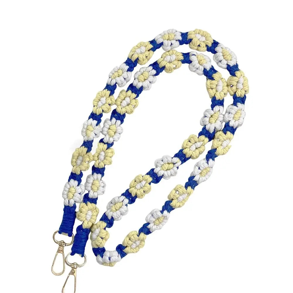 Handmade Daisy Macrame Keychain – Boho Wrist Strap for Women