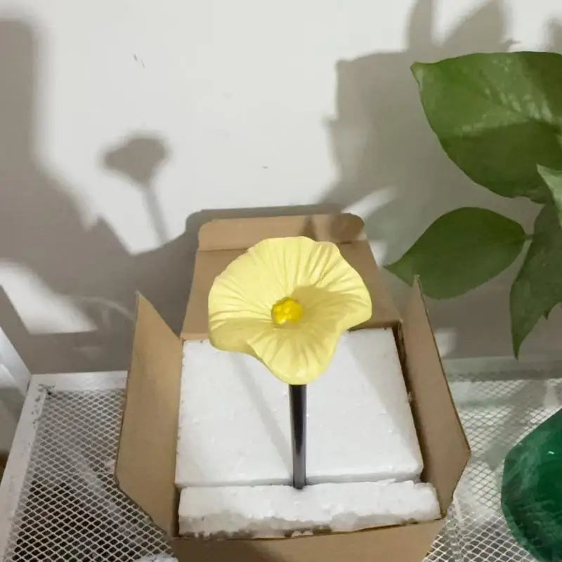 Outdoor Flower Design Bee Water Feeder Resin Portable Fountain