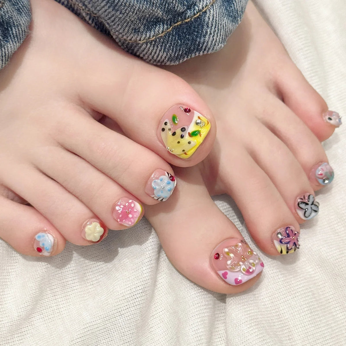 Handmade Graffiti Press On Toe Nails – 3D Crystal Flowers 12pcs