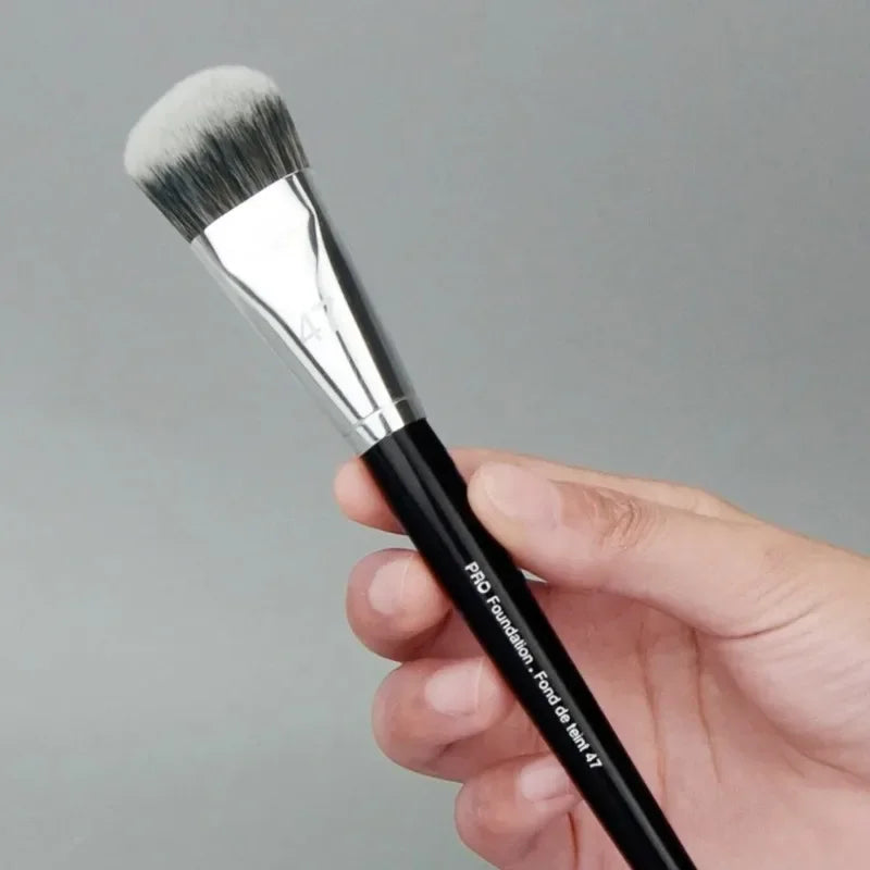 Professional Foundation Brush – Liquid Foundation & Contour