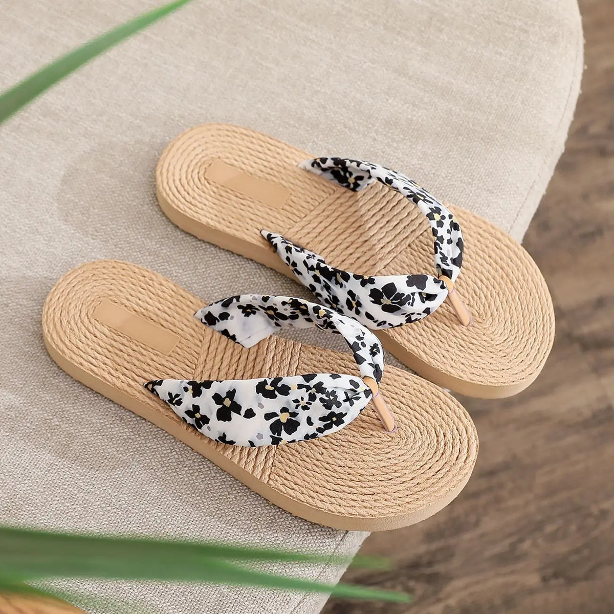 Women's Floral Flip Flops Non-Slip Beach Slides & Sandals
