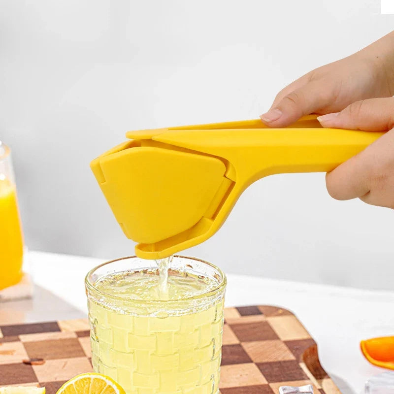 Manual Citrus Juicer – Food-Grade Plastic Lemon Lime Squeezer