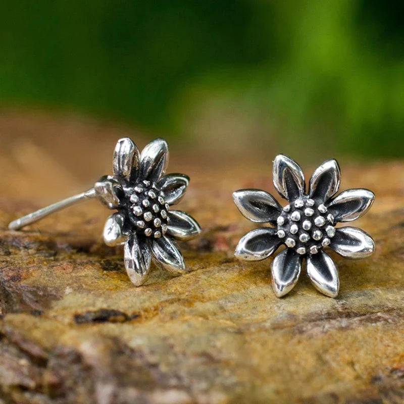 Huitan Vintage Sunflower Stud Earrings – Dainty Floral Studs