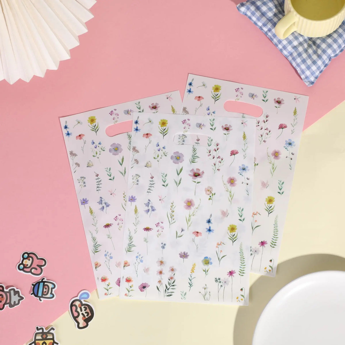 Summer Wildflower Plastic Gift Bags – Floral Butterfly Design 30/50pc