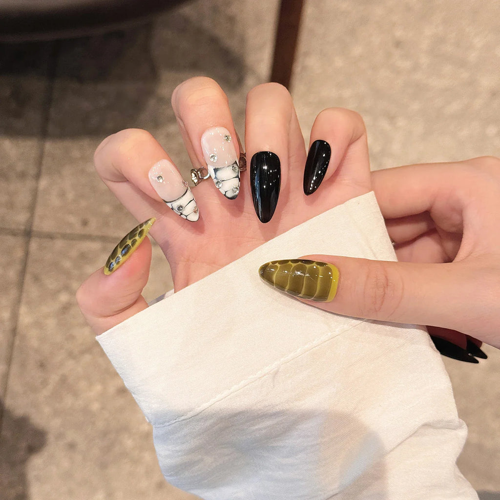 Y2K Punk Press-On Nails – Embossed Stars | 10pcs Short Set