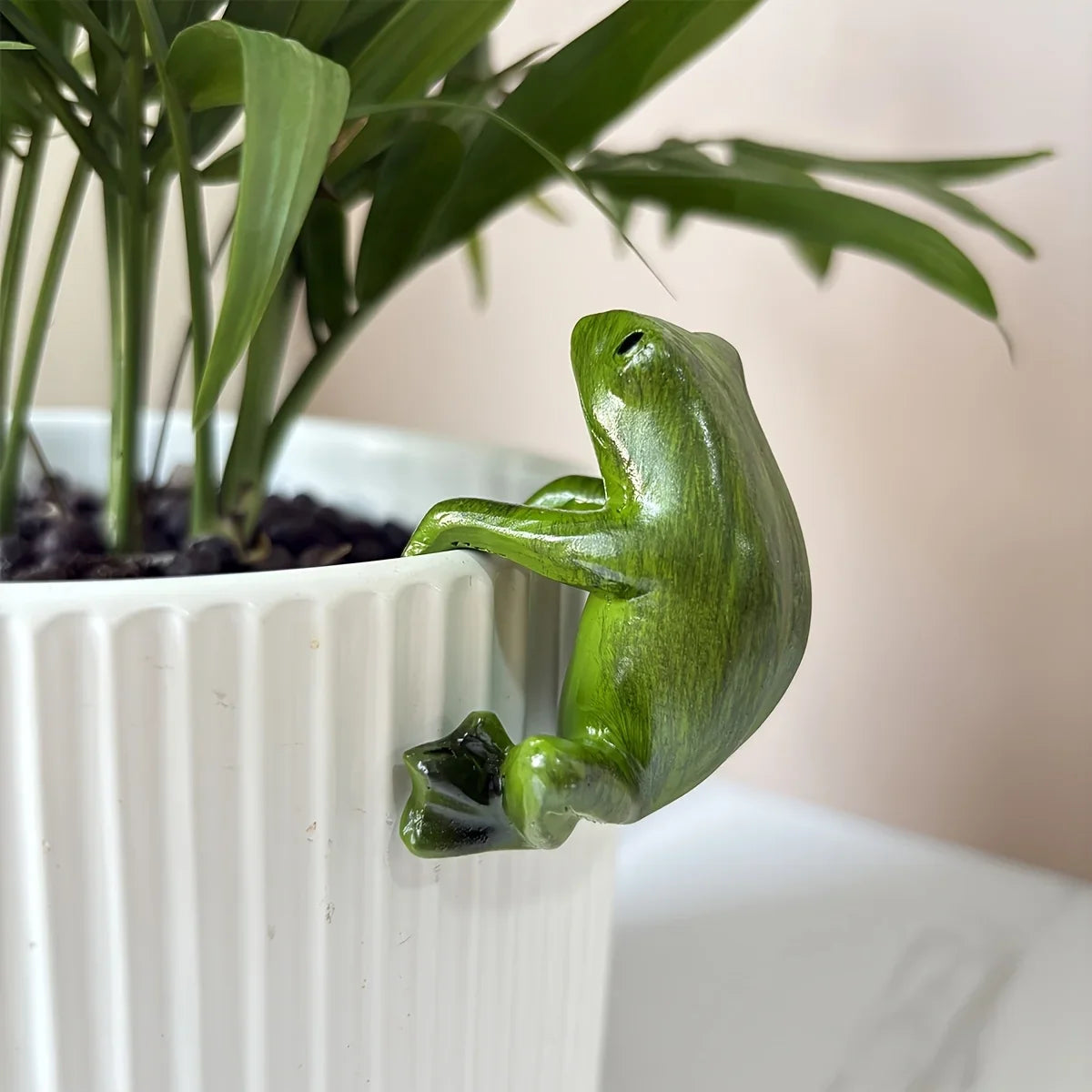 Frog Flower Pot Hugger Statue | Fairy Garden Figurine