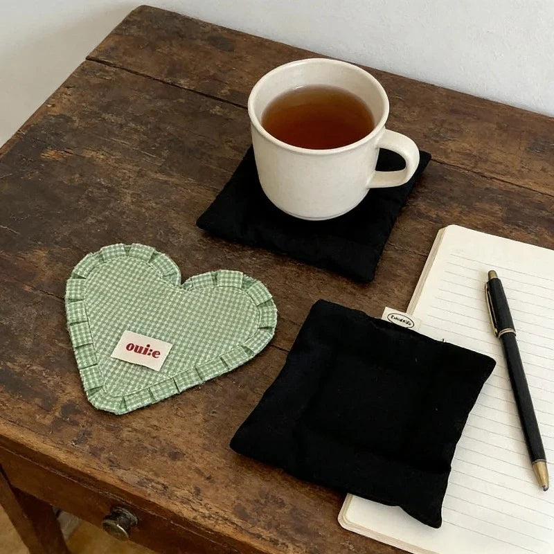 Cute Insulated Heart Shaped Placemat Colorful Plaid Lace Design