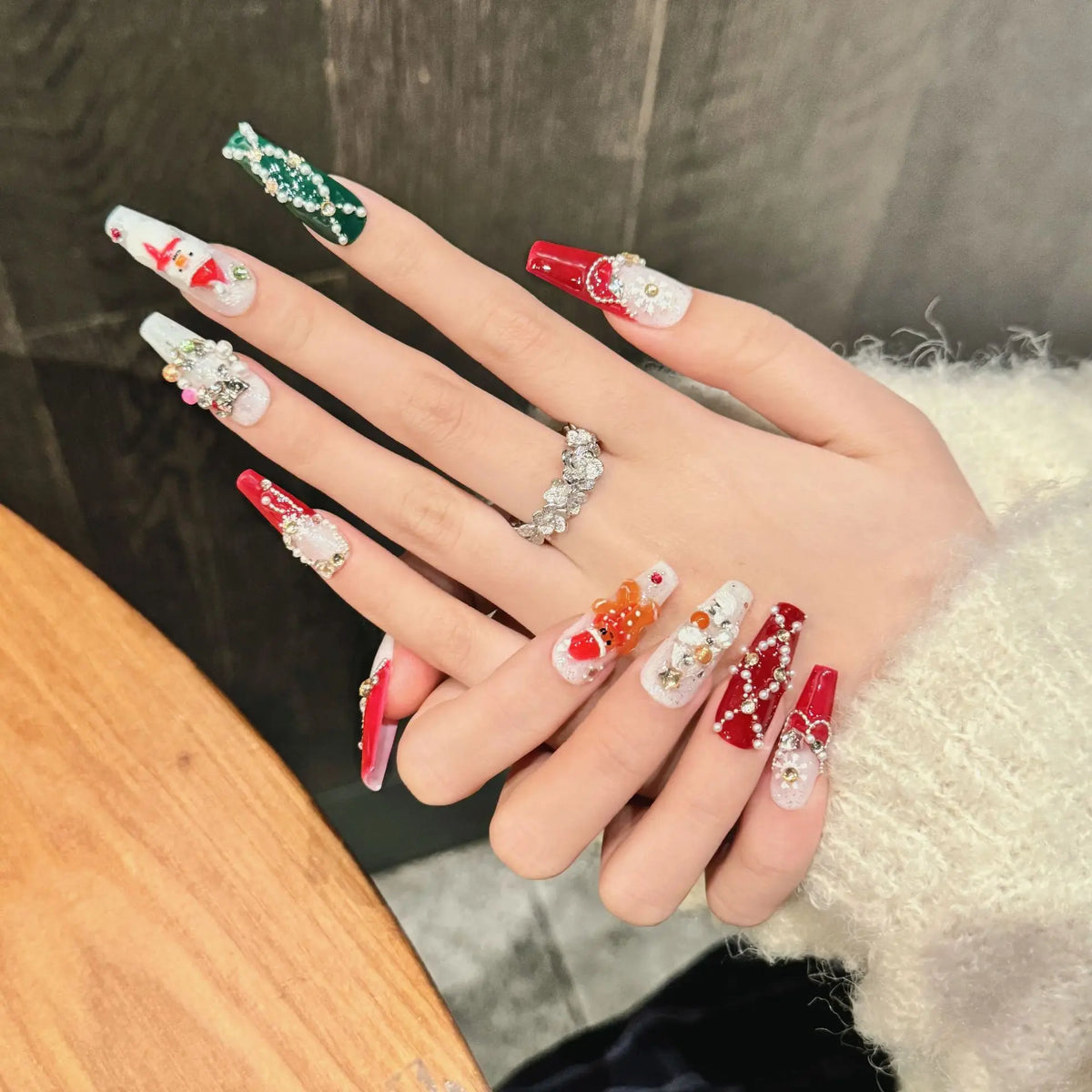 Christmas Press On Nails – Gingerbread & Snowflake 10pc Set