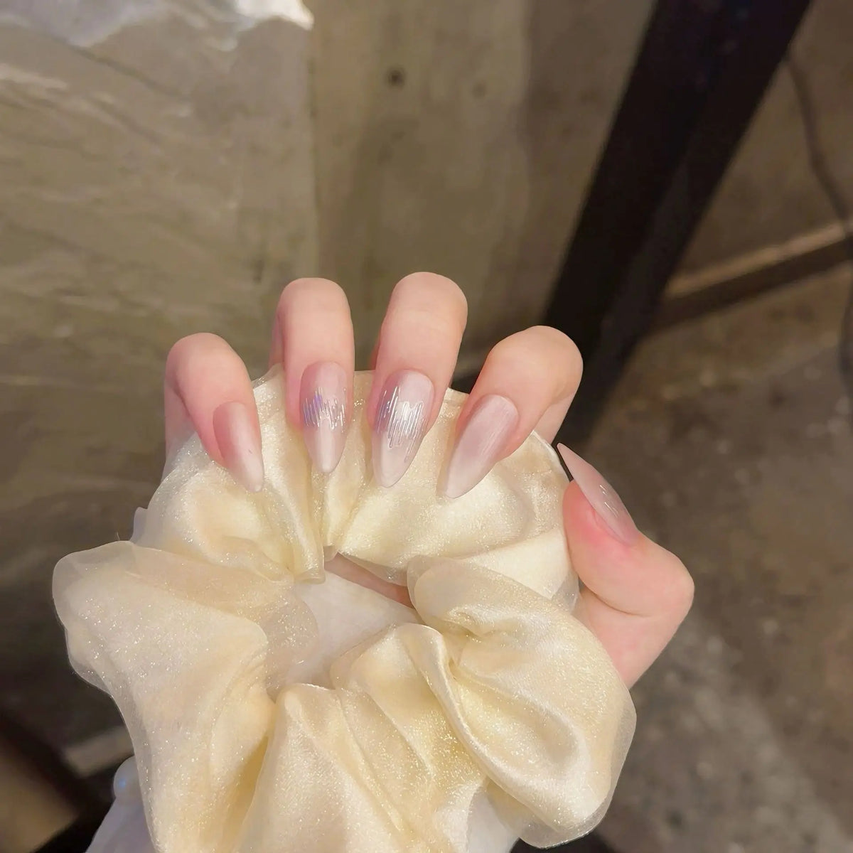 Press-On Nails Cat Eye Almond | Pink Flower Pearl Design