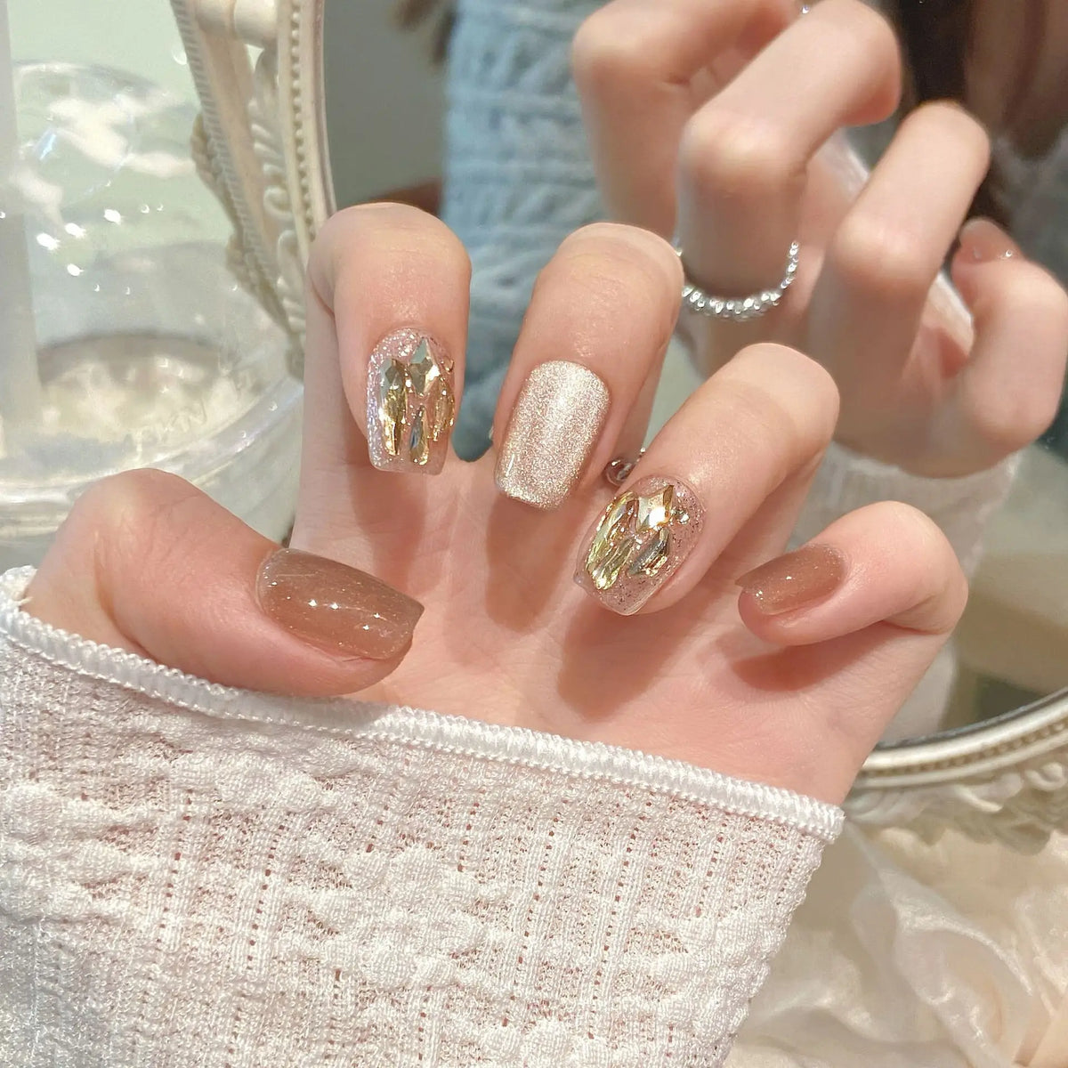Handmade Short Press Nails Sparkling Champagne Cat's Eye Fake Nail