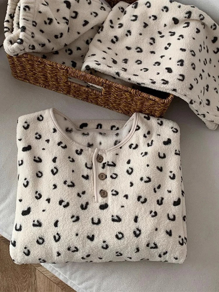 Women's Fleece Pajama Set – Plush Thermal Print Loungewear 2 Pc