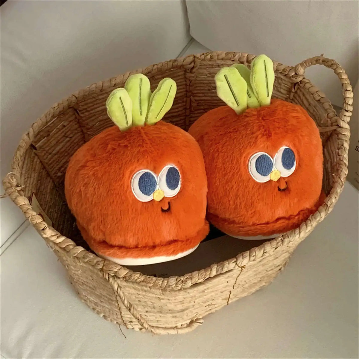 Lorilury Carrot Fur Slippers – Women's Novelty Indoor Slides