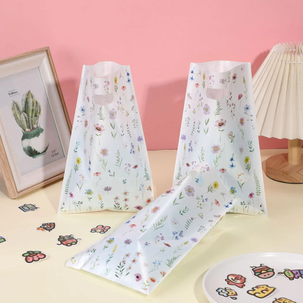 Summer Wildflower Plastic Gift Bags – Floral Butterfly Design 30/50pc