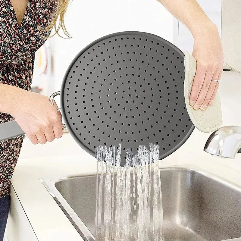 Silicone Splatter Screen with Handle – Oil Splash Guard & Pan Lid