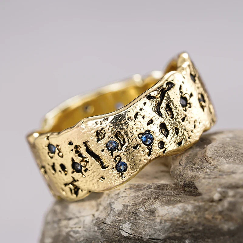 Huitan Vintage Ruins Style Ring – Blue CZ Women's Fashion Ring
