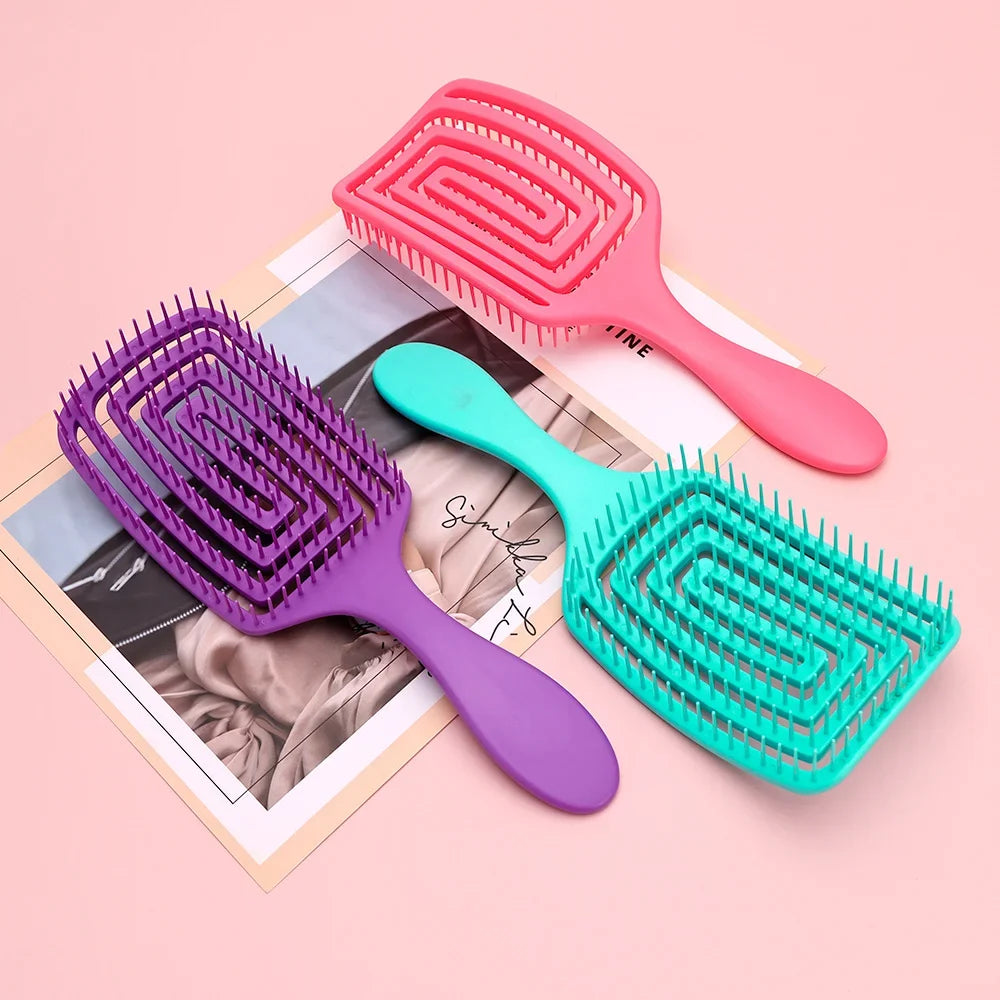 Wide Tooth Curved Comb – Detangling & Scalp Massage Styling