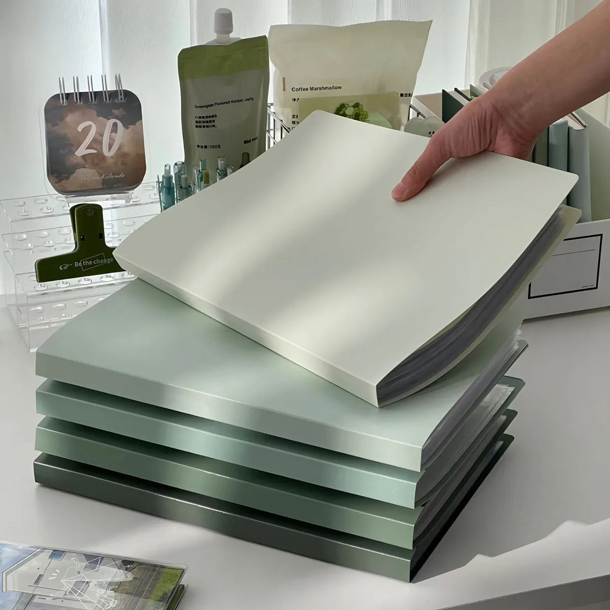 A4 Green Gradient Document Folder – 30-Page PP Storage Binder