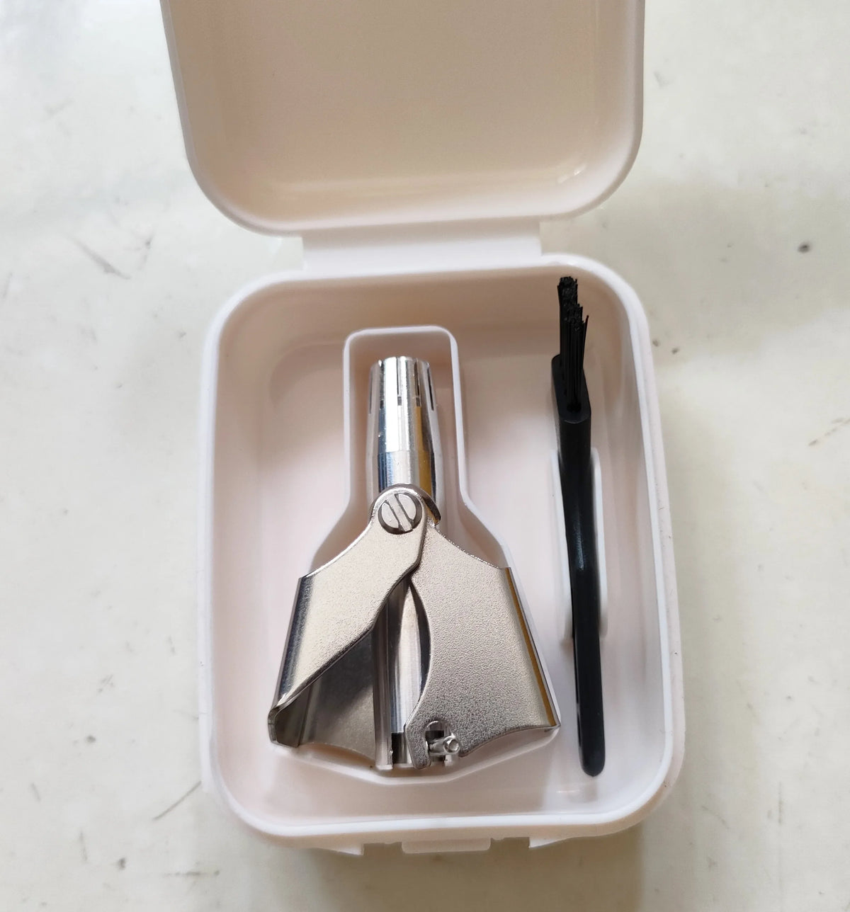 Manual Stainless Steel Nose & Ear Hair Trimmer – Quiet, Washable