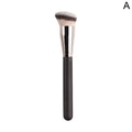 Mini Angled Concealer Brush – Under Eye & Nose Contour