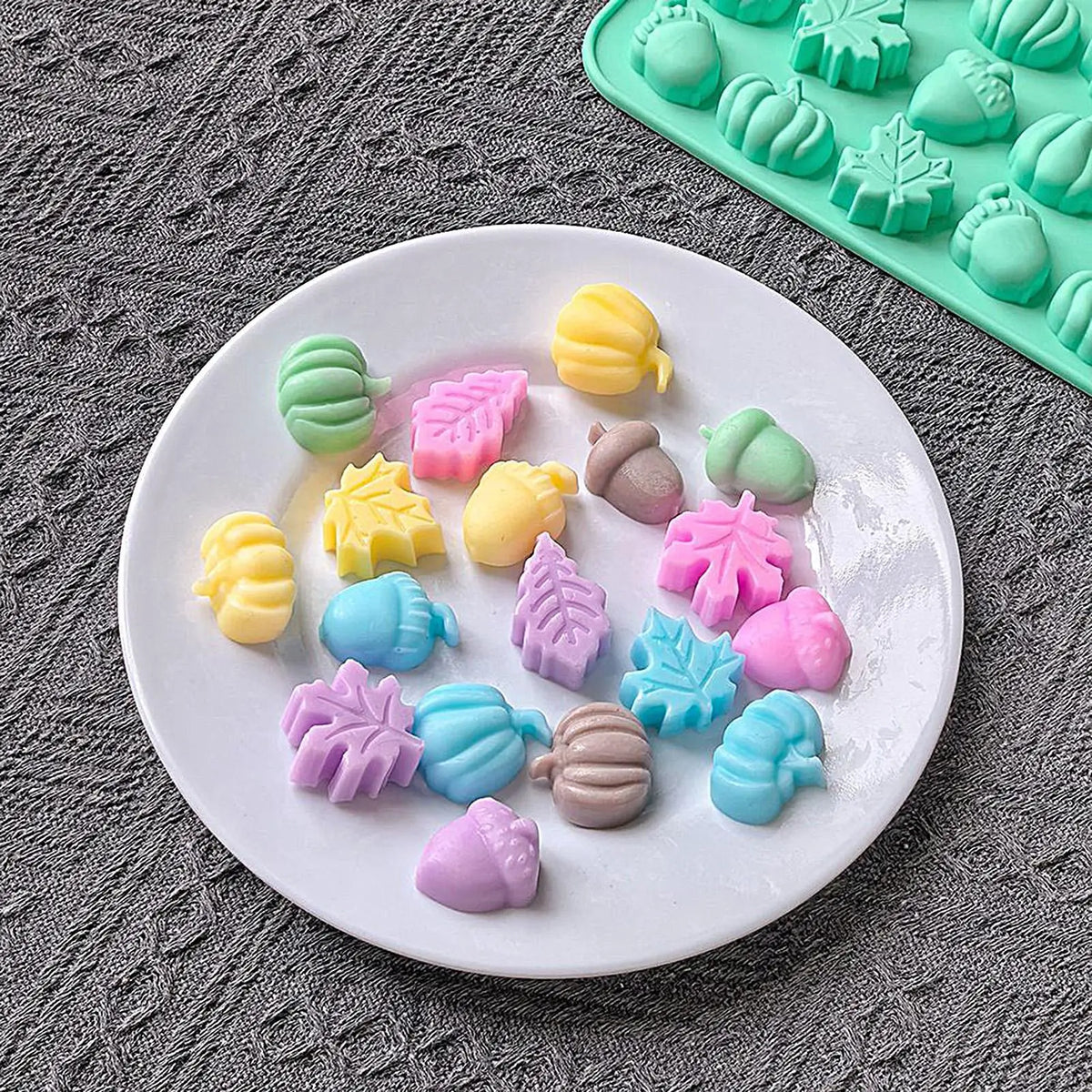 Silicone Fall Mold – 18 Cavity Maple Leaf Pumpkin Candy Mold