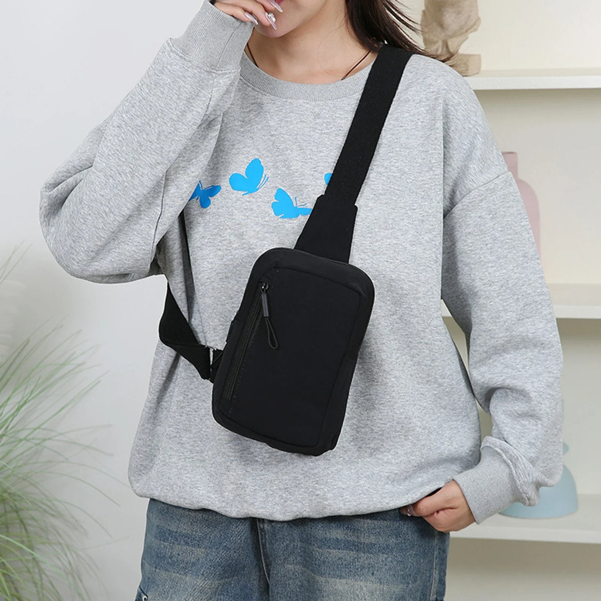 Women's Lightweight Water-Resistant Nylon Crossbody Bag