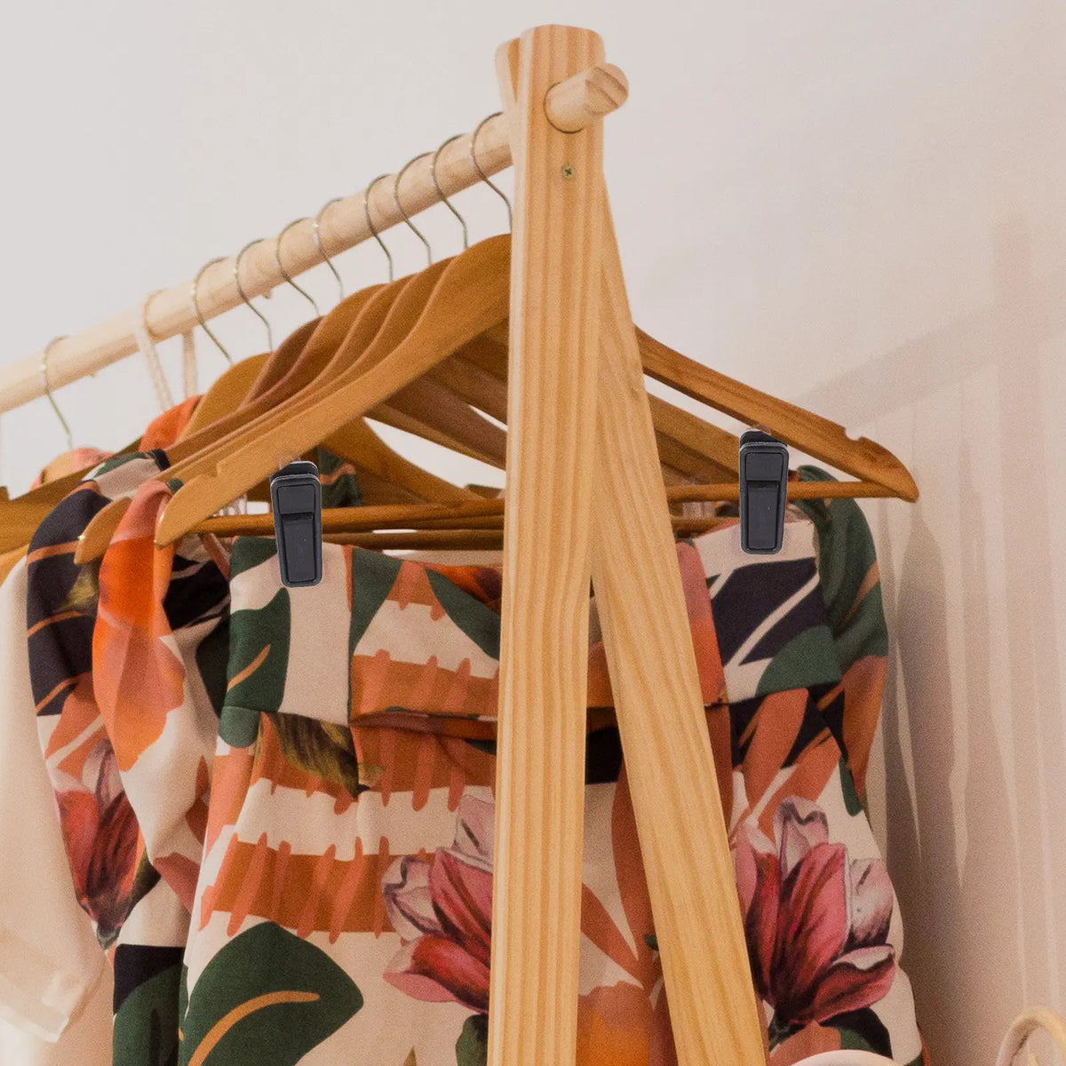 Multi Purpose Clothes Hanger Clips Heavy Duty Windproof Shirts Skirts