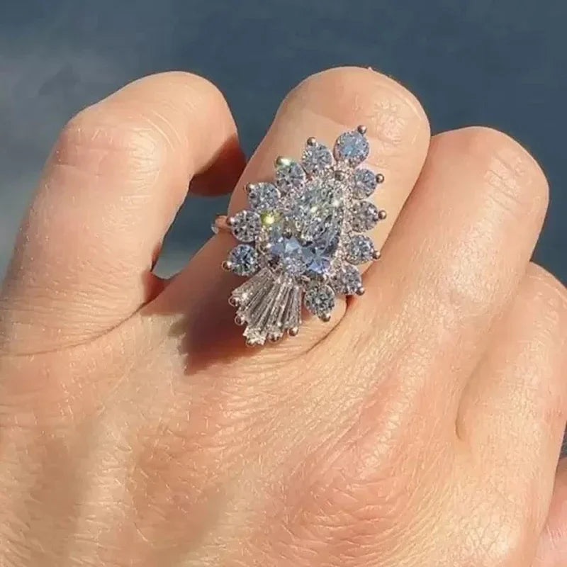 Huitan Women's Cubic Zirconia Ring – Elegant Wedding Band