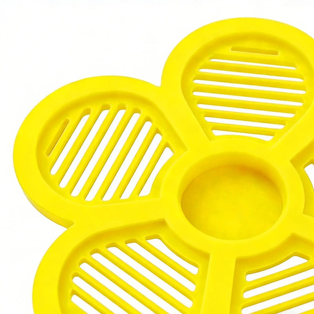 Floating Bee Watering Station – Honeycomb Pollinator Feeder