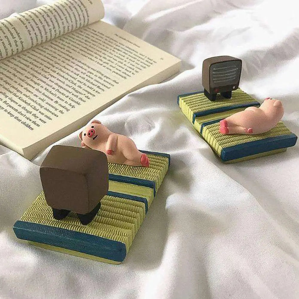 Cute Cat Resin Phone Stand – Hands-Free Desktop Holder