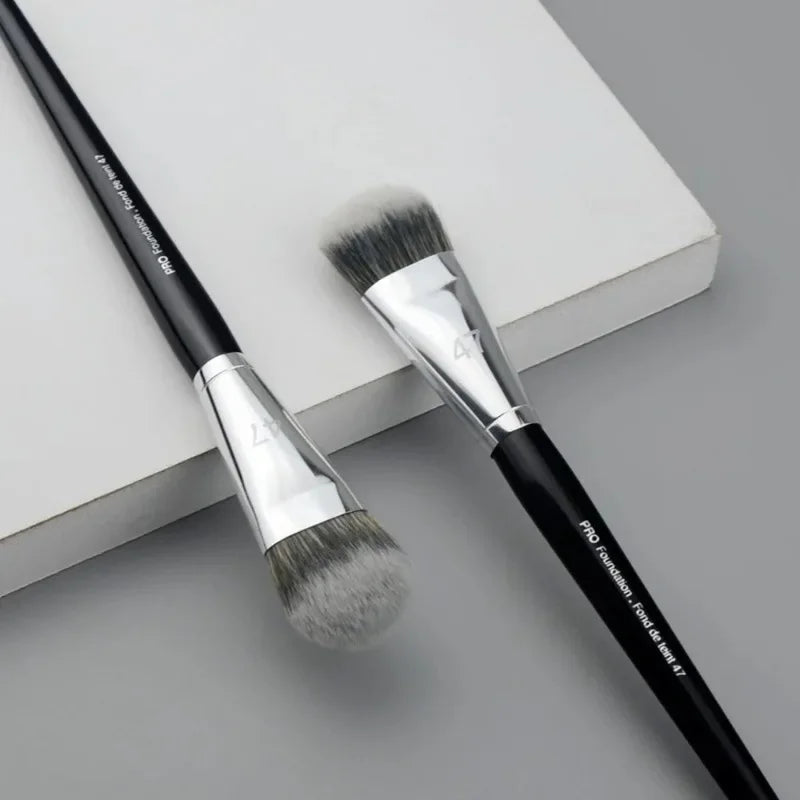 Professional Foundation Brush – Liquid Foundation & Contour