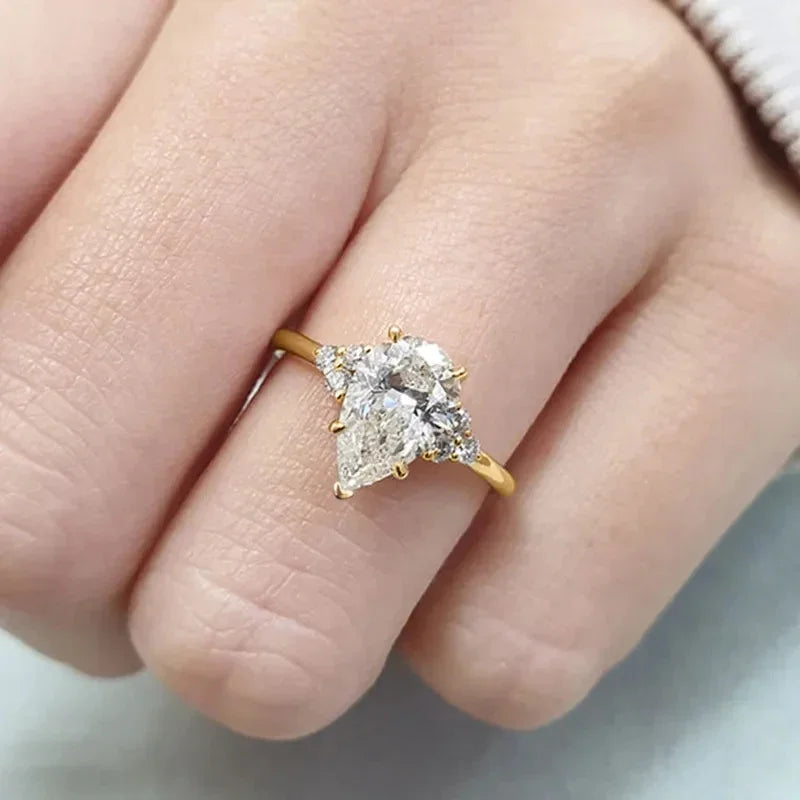 Huitan Gold Waterdrop Cubic Zirconia Ring – Women's Wedding Band