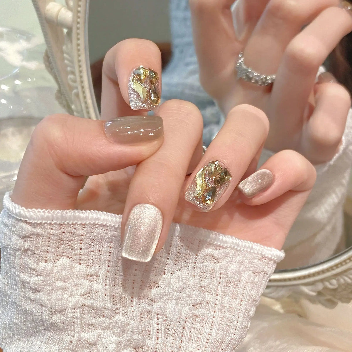 Handmade Short Press Nails Sparkling Champagne Cat's Eye Fake Nail