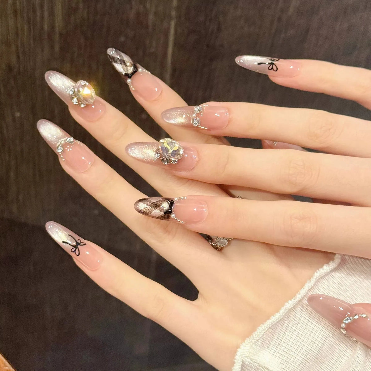 10pcs Pink Cat's Eye Press On Nails – Long Almond False Tips