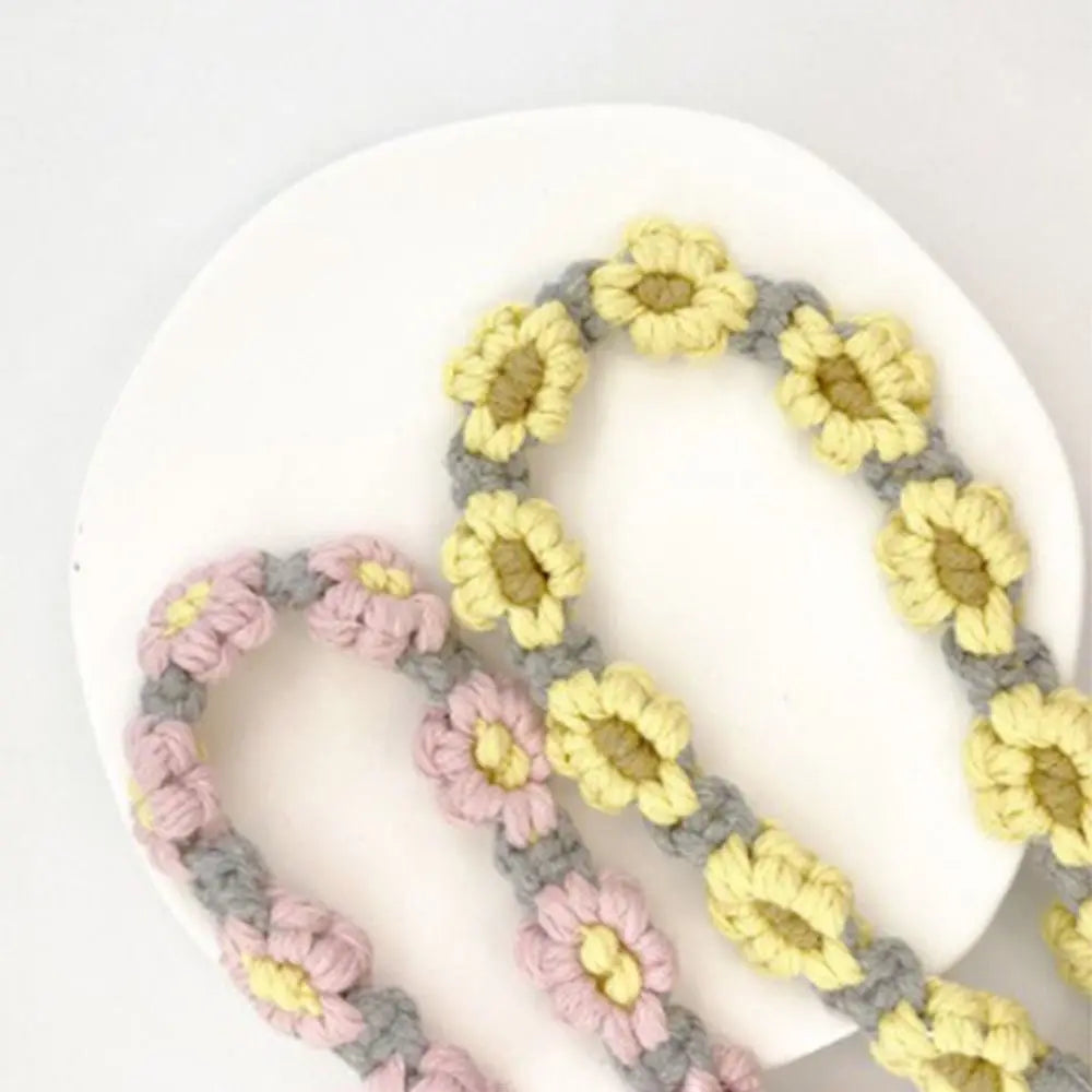 Handmade Daisy Macrame Keychain – Boho Wrist Strap for Women
