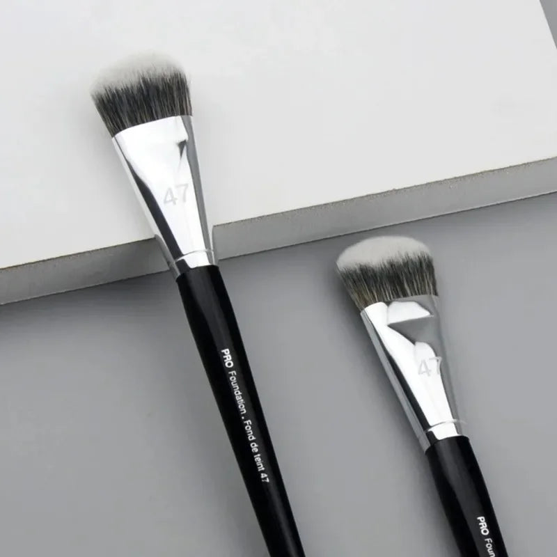 Professional Foundation Brush – Liquid Foundation & Contour