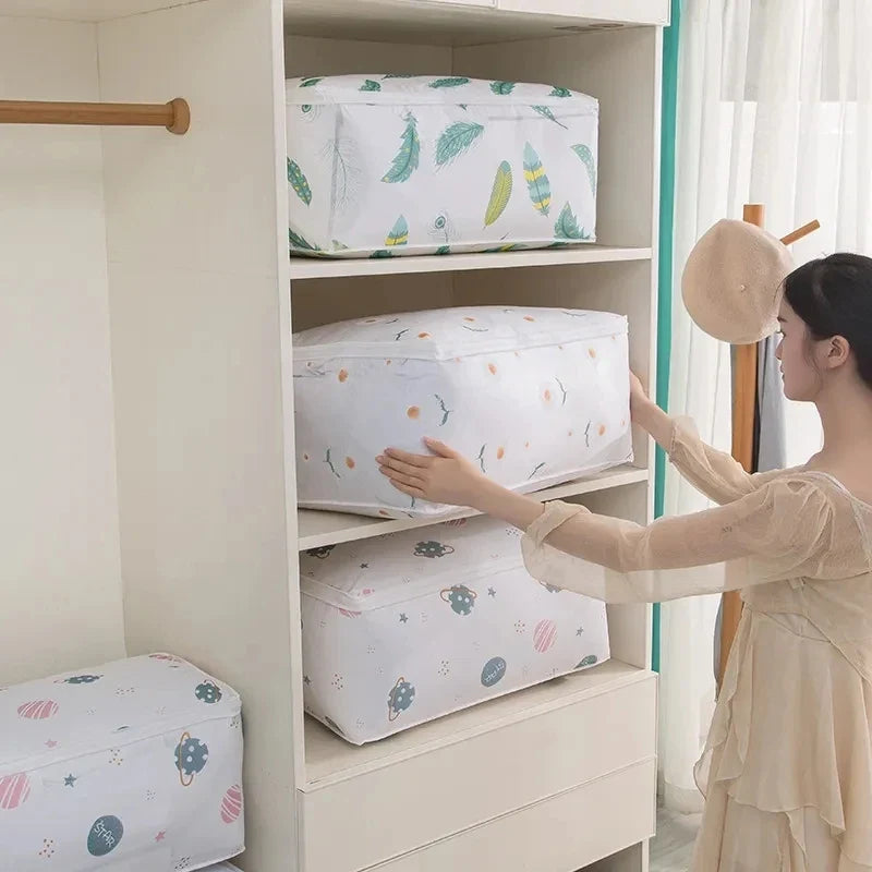 Foldable Quilt Storage Bag – Feather Print Blanket Organizer